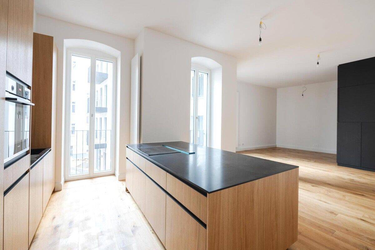 Ruhiges Berliner Hofgarten-Apartment mit Altbaufeeling und erstklassiger Ausstattung - Photo 1