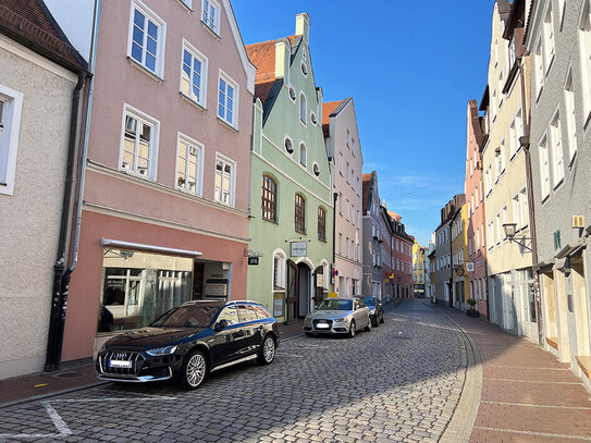 Neuwertiges Wohn- und Geschäftshaus mit 12 Stellplätzen