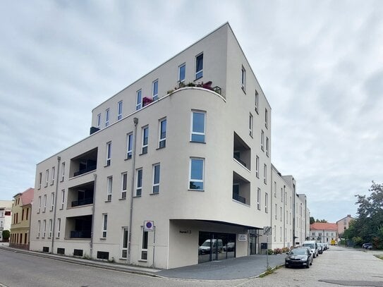 Moderne 3-Zimmer-Wohnung mit Terrasse und möglichem Tiefgaragenstellplatz im Herzen der Stadt zu vermieten.