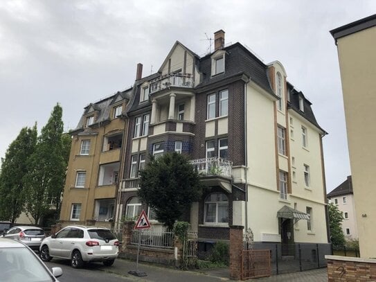 In einem denkmalgeschützten Altbau: Lichtdurchflutete 2 Zimmer-Wohnung in zentraler Lage von Gießen, Goethestr. 70