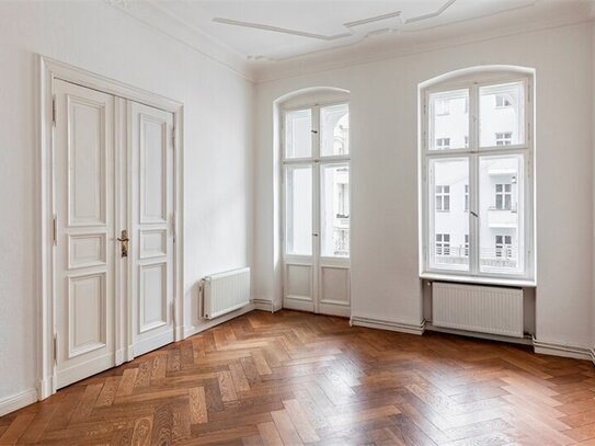 Altbauwohnung mit Balkon im renovierten Gründerzeitaltbau in der "Lieblingsstraße"