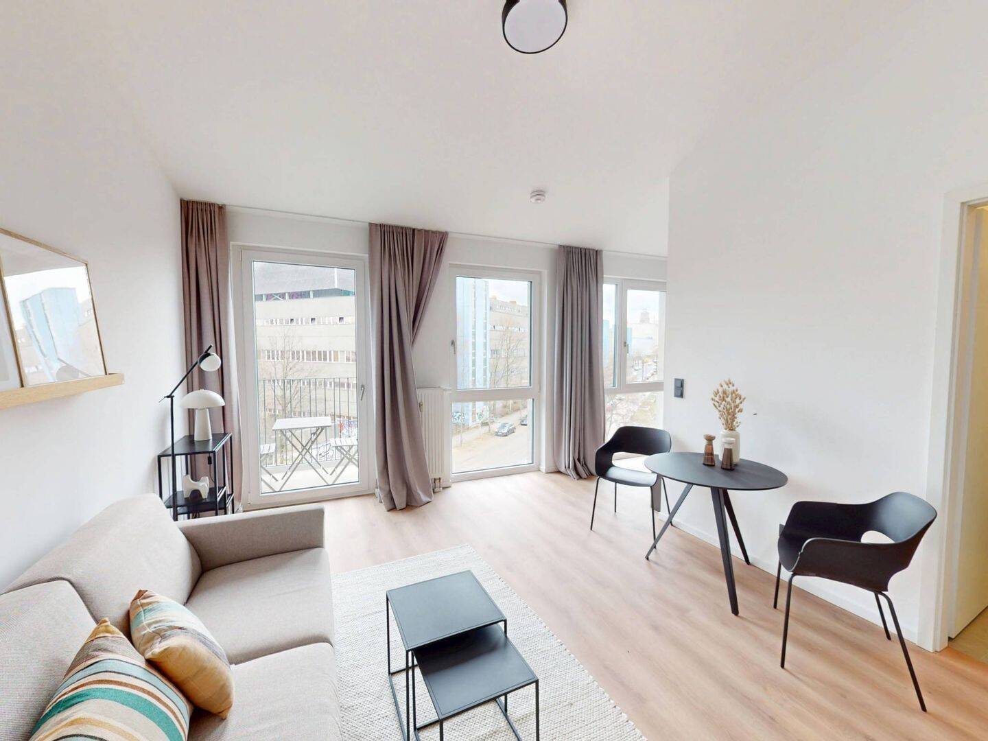 Perfekt für Singles: Modernes 1-Zimmer-Apartment mit geschmackvoller Möblierung, EBK und BALKON direkt an der Spree - Photo 1