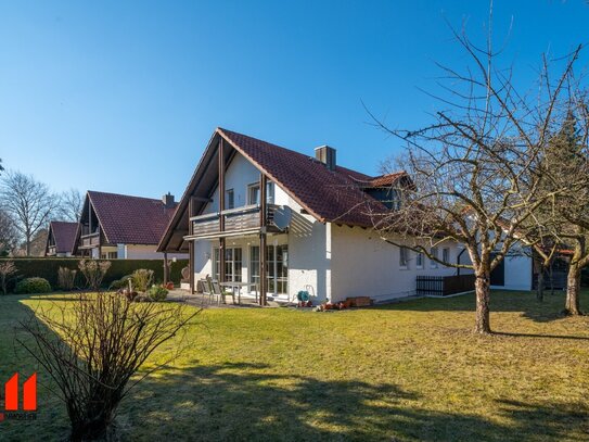 MAIER - Freistehendes Einfamilienhaus mit Doppelgarage in ruhiger Lage