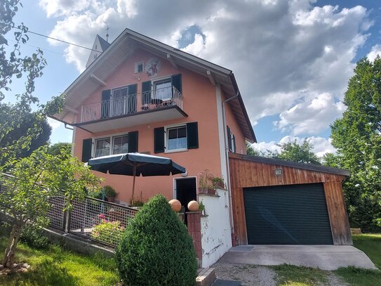 Gepflegtes Einfamilien-/Zweifamilienhaus mit 3 Bädern, Garten, Garage