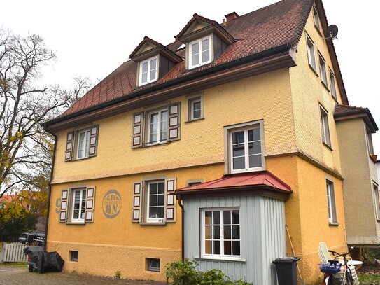 Schöne Dachgeschosswohnung mit Stellplatz