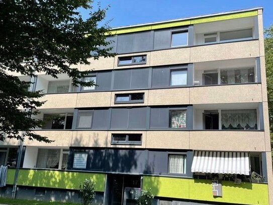 Tapezierte Wohnung mit Balkon in Familienfreundlicher Umgebung