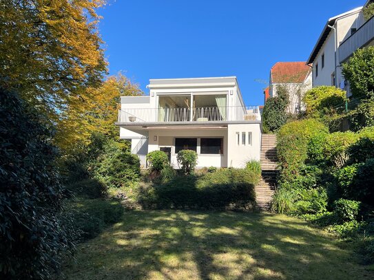 Bungalow mit Einliegerwohnung in einer Ruheoase hoch über der Stadt Saarbrücken (proivisionsfrei)