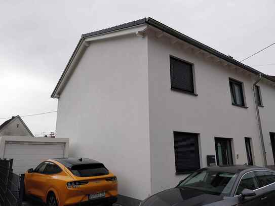 Blieskastel-Blickweiler: Neubau-DHH (ca.120m² Wfl.) mit Garage und Terrasse, Energie A+, Wärmepumpe, Photovoltaik