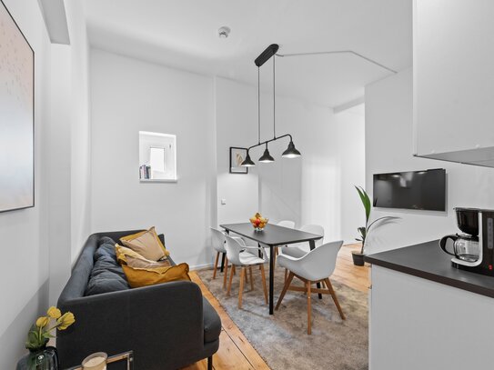 Cosy 5-room flat in the heart of Berlin with good transport links