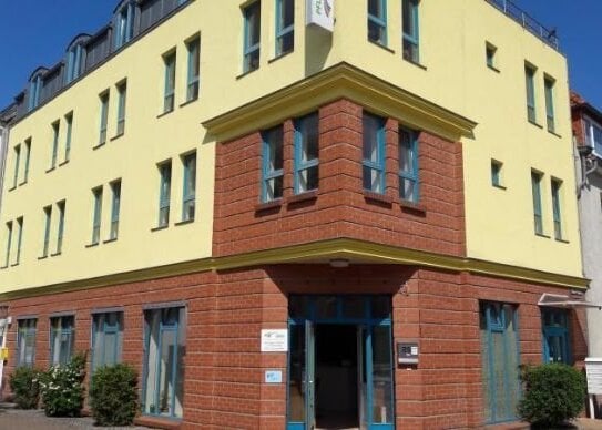 schöne 2 Raum Wohnung mit großer Terrasse