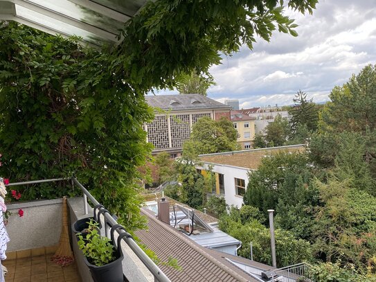 Schöne 2 Zimmer Wohnung mit großer Wohnküche und überdachtem Balkon zu vermieten