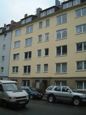 3 Zimmer-Wohnung in ruhiger Seitenstraße mit Loggia