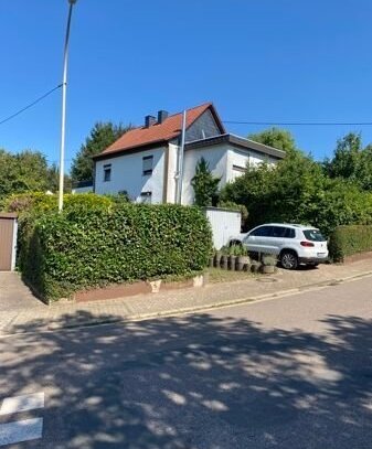 *** Freistehendes 1-2 Fam.Haus mit Garten ***