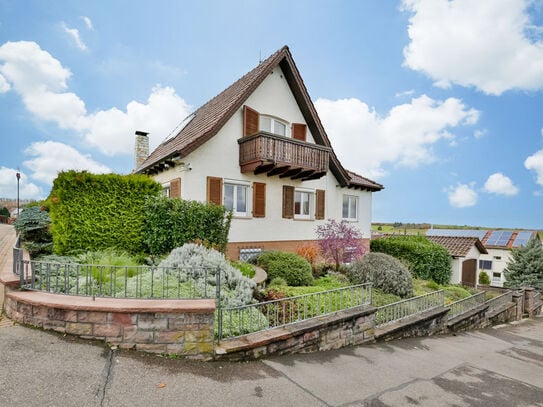 Gartenliebhaber aufgepasst. Stilvolles Wohnhaus mit großem Grundstück!