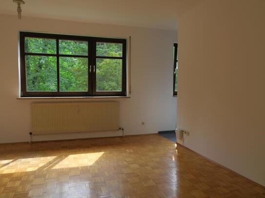 Helles 1,5-Zimmer-Studenten-Apartment mit Tiefgaragen-Stellplatz