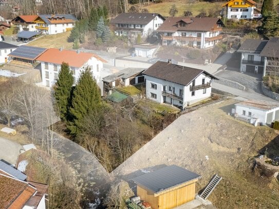 Renovierungsbedürftiges Einfamilienhaus in Bodenmais mit idyllischem Bachblick!