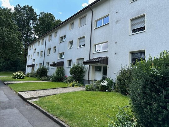 ZU VERKAUFEN: Moderne 2-Zimmer-Wohnung - saniert und renoviert in ruhiger Lage mit Stellplatz und Balkon