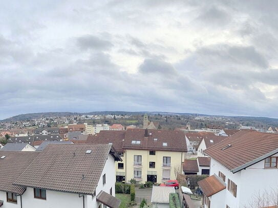 * Moderne DG-Wohnung, Teilmöbliert mit EBK *