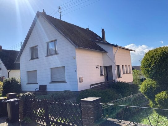 Ruhige Wohnung 90m2 mit Garten und 2 Garagen