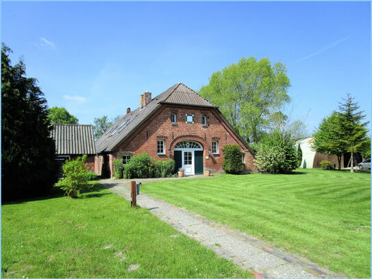 Charmanter Resthof mit 4 Ferienwohnungen und großem Grundstück in idyllischer Lage in Stadland