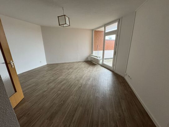 Ü60 NACHMIETER GESUCHT: Tolle 1-Zimmer Wohnung mit Wannenbad und eigener Terrasse! E-11