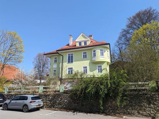 Historisches Gebäude mit vielfältiger Nutzungsmöglichkeit in Top-Lage von Zwiesel!