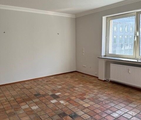 Frisch renovierte 3,5 Zimmerwohnung mit einem großen offenen Küchenbereich!