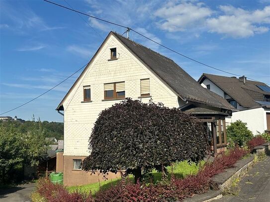 Hachenburg Stadt! 1 bis 2 Familienhaus, Garagen, Areal von ca. 1.500 qm!