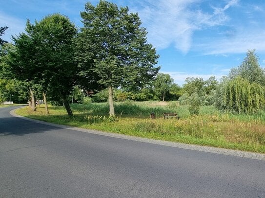 Börnicke bei Bernau; großzügiges Baugrundstück mit Altbestand im schönen Dorfkern, Provisionsfrei!