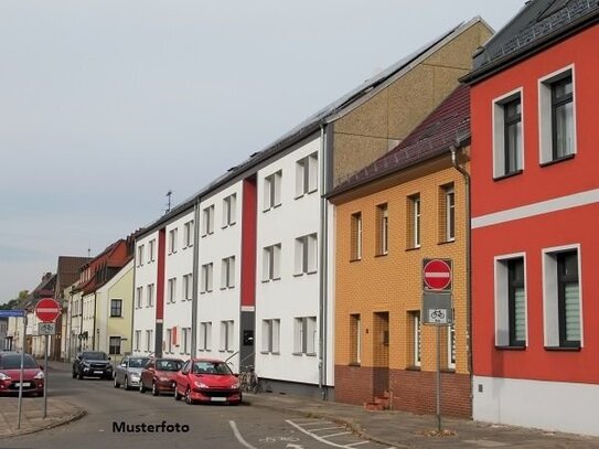 + Reihenmittelhaus mit Garten und Garage +