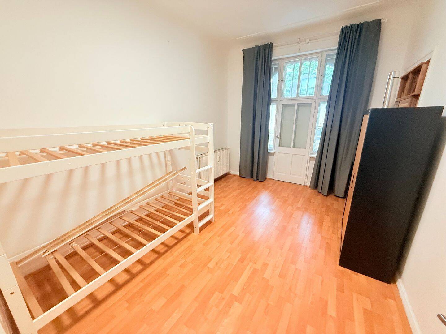 **Besichtigung: Di., 09.06.2026 um 18:00 Uhr** 3 Zimmer am grünen Volkspark! **BALKON** - Photo 1