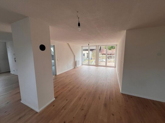 Erstbezug, frisch sanierte Maisonette-Wohnung mit hochwertiger Küche & Balkon