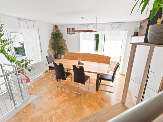 Moderne Wohnung auf zwei Etagen mit Terrasse, Balkon und zwei TG-Stellplätzen in Leonberg-Eltingen