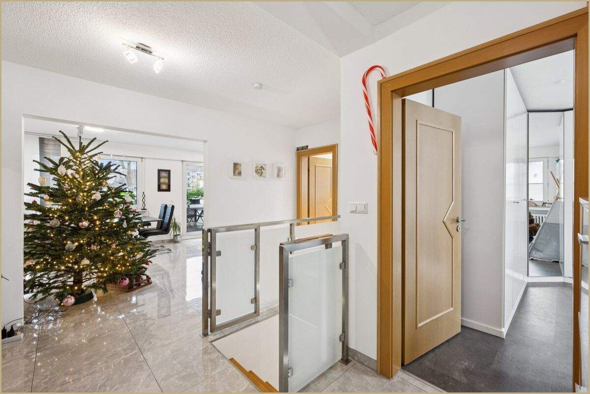 Großzügige 130qm Maisonette-Erdgeschosswohnung mit Garten, Terrasse, Balkon, Garage und Alarmanlage