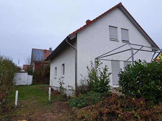 Freistehendes, ruhiges attraktives Einfamilienhaus mit lauschigen Garten, Langquaid - nur 15 min. n. Regensburg