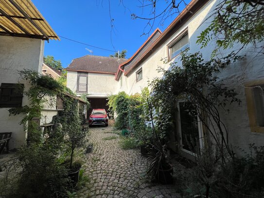 Top-Gelegenheit! Einfamilienhaus mit Nebengebäude und Scheune in Langenlonsheim zu verkaufen