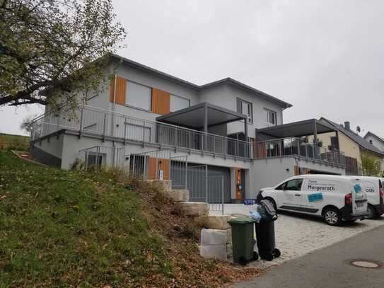 Doppelhaushälfte mit Flair (moderner Neubau) an einem Südwesthang mit unverbaubarem Fernblick