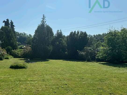 Doppelhaushälfte mit großem Garten in ruhiger Lage