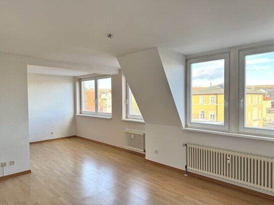 schöne 2-Raumwohnung mit Balkon und Lift im Gebäude