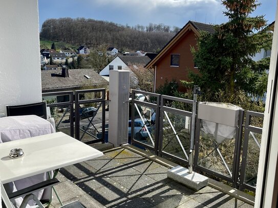 Gemütliche 3-Raum-Wohnung mit EBK, Balkon und Kamin in Waldems-Bermbach