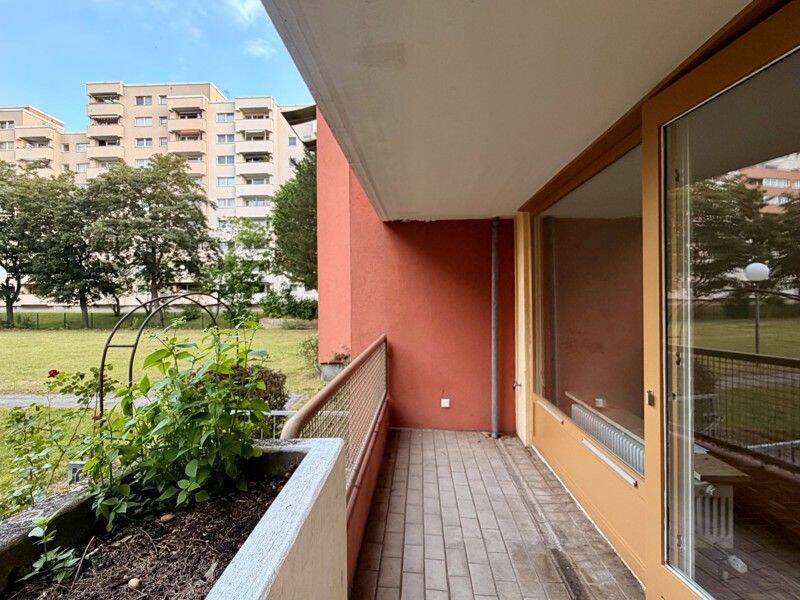 !!! WBS mit Besonderem Wohnbedarf !!! Charmante 1-Zimmer-Wohnung mit großem Balkon, Fischgrätparkett und viel Gestaltungsspielraum - Foto 1