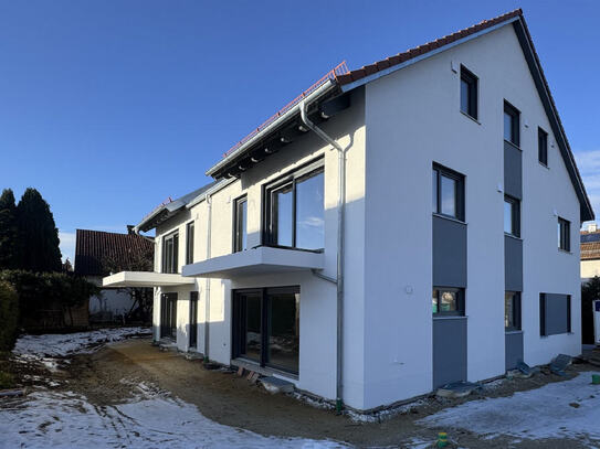 Einzigartige lichtdurchflutete Neubau-Wohnung mit Dachterrasse in Ergolding