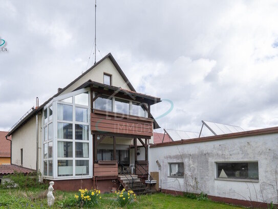 *PROVISIONSFREI* Zweifamilienhaus mit vielseitigem Potenzial und weitläufigem Gartenparadies