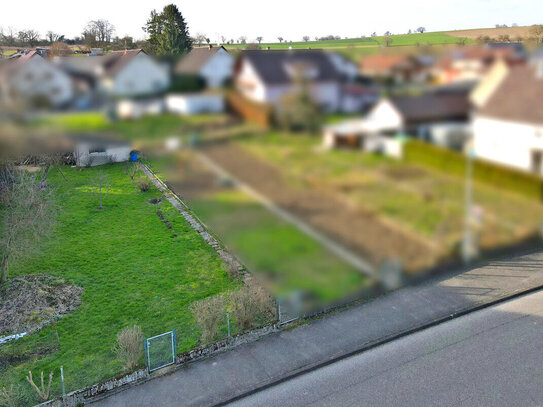 Tolles Baugrundstück in zentraler Lage für kleines Haus