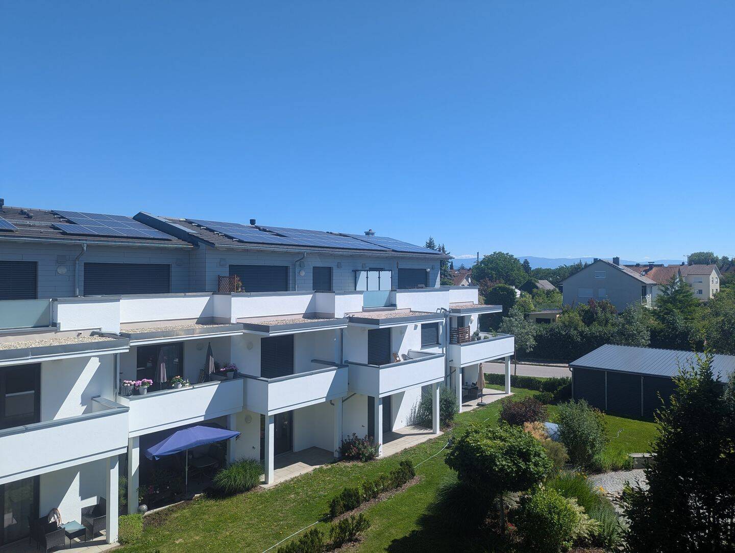 Modernes Mehrfamilienhaus mit 8 Wohneinheiten und Tiefgaragenstellplätzen in Straubing !
