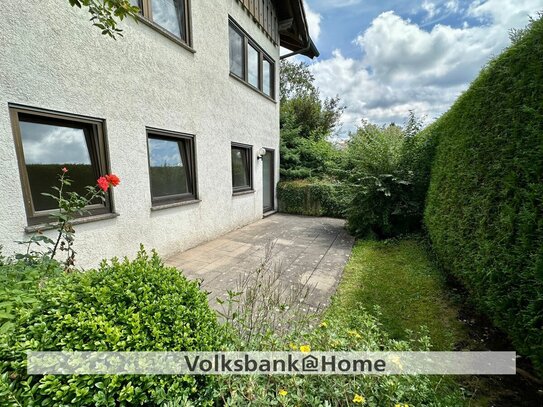 Großzügige 3 Zimmer Souterrain - Wohnung mit sonniger Terrasse und Außenstellplatz