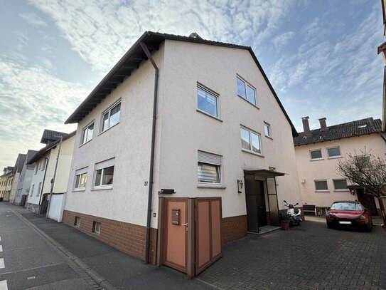 Großzügige Drei-Zimmer-Wohnung mit Balkon