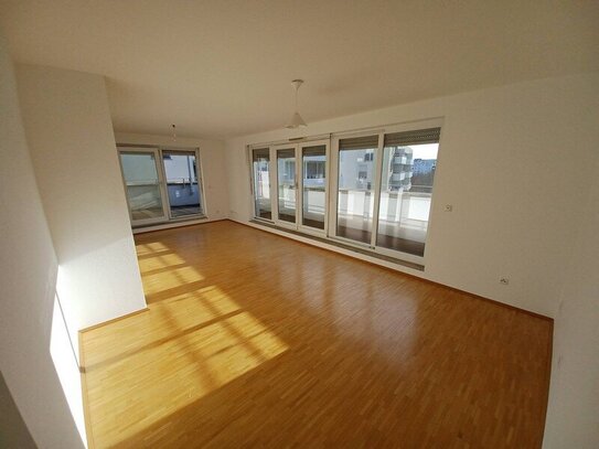 Helle Penthouse-Wohnung. Perfekt für junge Paare!