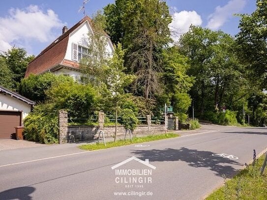 Historisches Einfamilienhaus mit Mansarddach, Balkon, Garage und Garten als Jugendstil-Villa in der Parkstraße zu verka…