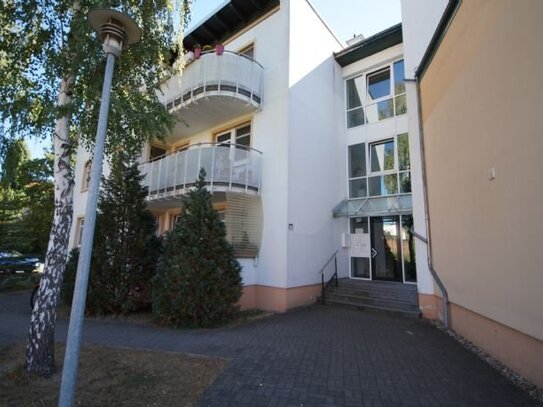 86 m² große 3-Raum-Wohnung mit Balkon